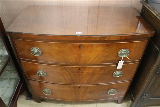 A Regency bowfront chest of drawers, W.90cm